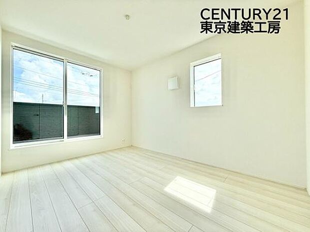 シンプルで清潔感のある洋室に仕上がっています。シンプルな洋室だからこそ、飽きることなく長く快適に過ごしていくことができるでしょう。