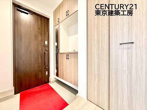 住まいの顔とも言われているのが玄関です。清潔感のある玄関は、それだけで住まい全体の印象を大幅にアップさせてくれます。気持ちよく利用することができるでしょう。