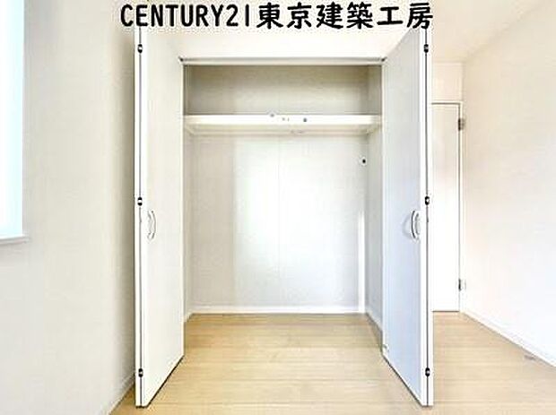 【施工例写真】ゆったりとした空間となるよう居室に収納スペースを用意し、快適にお過ごしいただけます♪