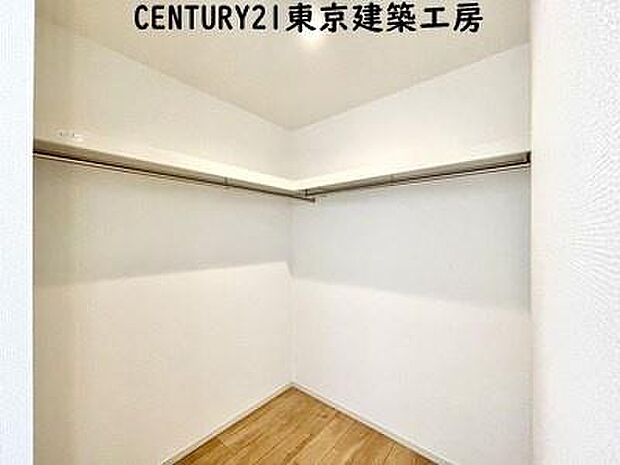 【施工例写真】便利なウォークインクローゼット付きで収納豊富。大切なお洋服も沢山保管できます。