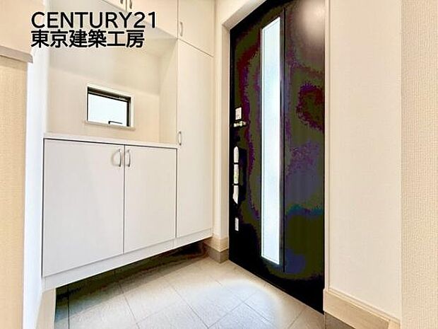 住まいの顔とも言われているのが玄関です。清潔感のある玄関は、それだけで住まい全体の印象を大幅にアップさせてくれます。気持ちよく利用することができるでしょう。