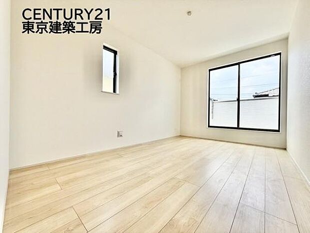 シンプルで清潔感のある洋室に仕上がっています。シンプルな洋室だからこそ、飽きることなく長く快適に過ごしていくことができるでしょう。