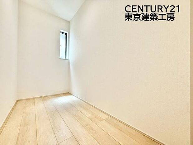 嬉しい納戸付きです♪季節物はもちろん、場所を取りやすい大型荷物もしっかりと収納できそうです。