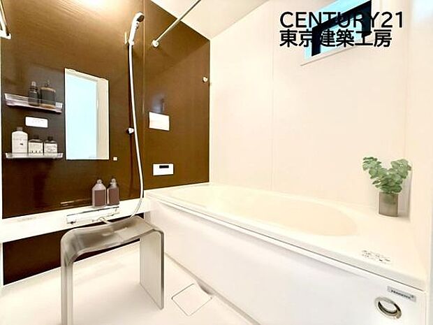 【同仕様：家具はCGにてレイアウト】癒しの空間バスルームです。天気に左右されずに洗濯物を乾かせる、浴室乾燥機付きです。