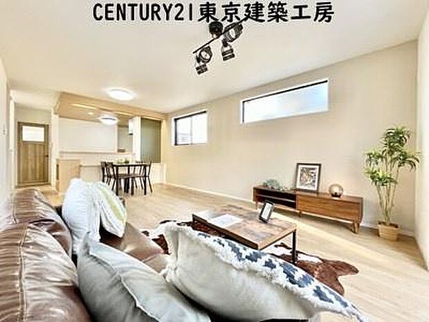 【施工例写真】オープンでのびやかな空間を生み出す、こだわりの「広がり」と「ゆとり」。ご家族の会話がはずむ開放的なLDKです♪