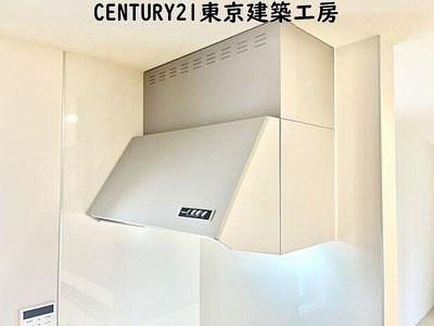 【施工例写真】調理がはかどるシステムキッチン♪収納豊富で、シンクも作業スペースも広いのでスムーズに料理ができます。