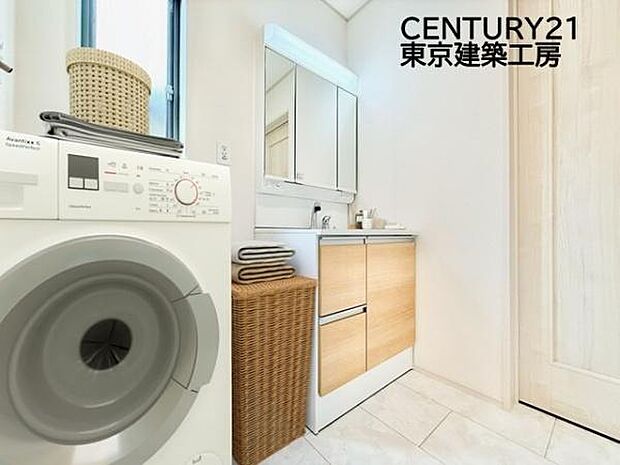 【同仕様：家具はCGにてレイアウト】毎日使うものだから清潔な空間を保ちたい水回り。洗面にはそんな願いを解消させてくれる収納アイデアが満載です。