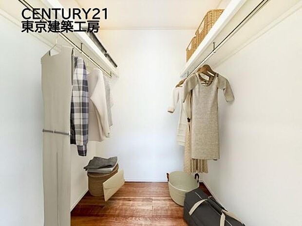 【施工例写真】便利なウォークインクローゼット付きで収納豊富。大切なお洋服も沢山保管できます。