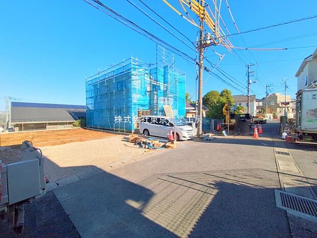 【施工例写真】オープンでのびやかな空間を生み出す、こだわりの「広がり」と「ゆとり」。ご家族の会話がはずむ開放的なLDKです♪