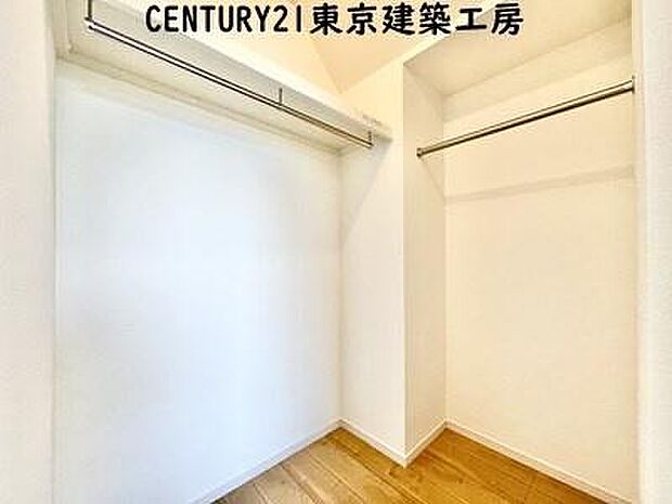 【施工例写真】便利なウォークインクローゼット付きで収納豊富。大切なお洋服も沢山保管できます。