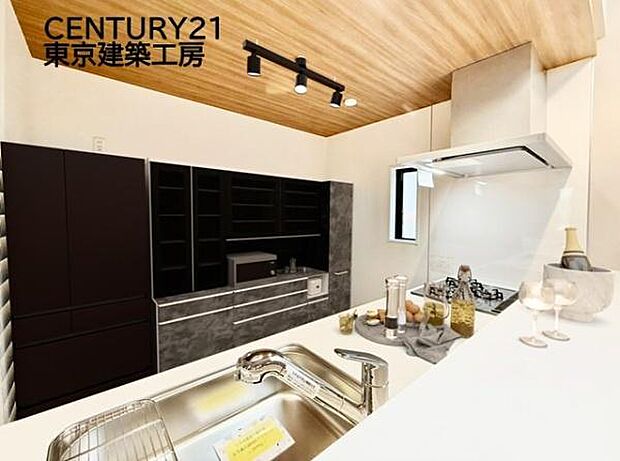 【同仕様:家具はCGにてレイアウト】調理がはかどるシステムキッチン♪収納豊富で、シンクも作業スペースも広いのでスムーズに料理ができます。