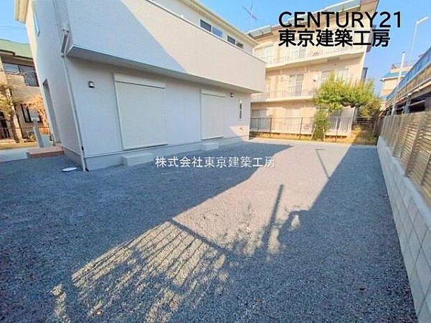 陽光たっぷり降りそそぐ庭を備えた理想のお住まいです。ライフスタイルに合わせてご活用いただけます！