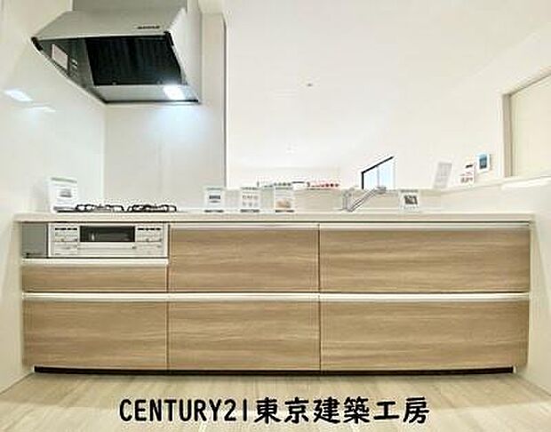 【施工例写真】調理がはかどるシステムキッチン♪収納豊富で、シンクも作業スペースも広いのでスムーズに料理ができます。