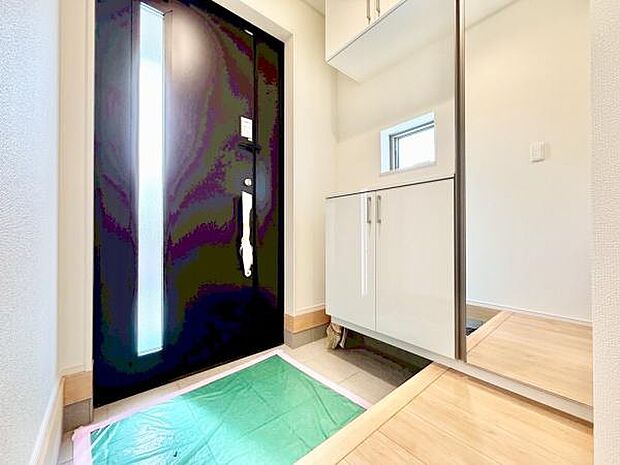 住まいの顔とも言われているのが玄関です。清潔感のある玄関は、それだけで住まい全体の印象を大幅にアップさせてくれます。気持ちよく利用することができるでしょう。