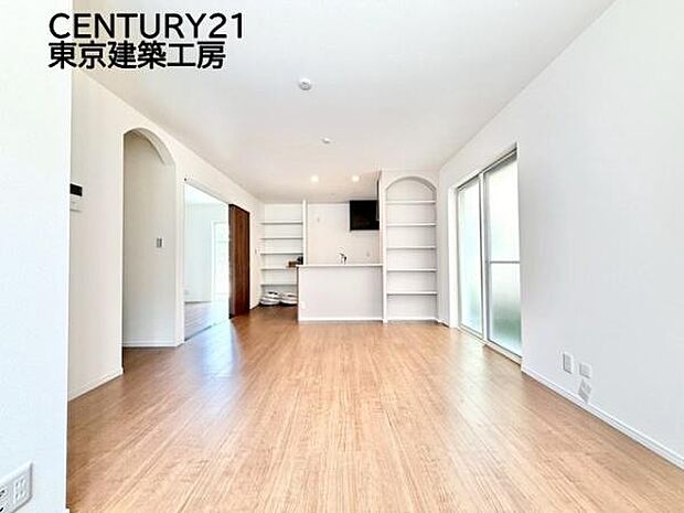 オープンでのびやかな空間を生み出す、こだわりの「広がり」と「ゆとり」。ご家族の会話がはずむ開放的なLDKです♪