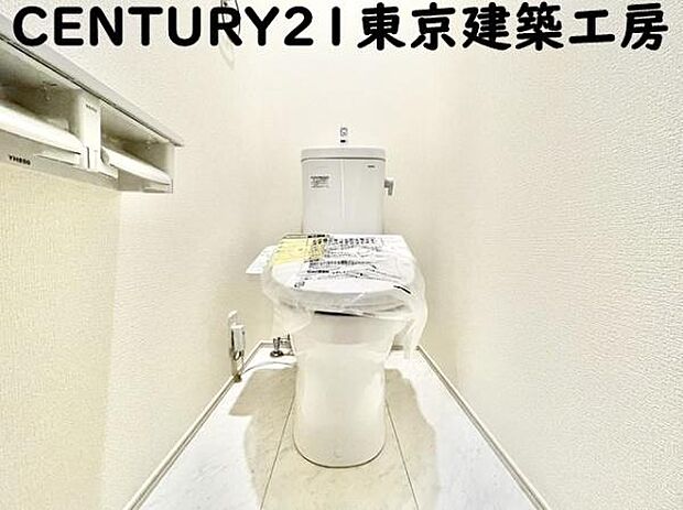 【施工例写真】トイレを癒しの空間と考える人は少なくありません。だからこそ、寛げる場所であってほしいと思っている人も多いでしょう。機能面でも癒しや寛ぎの空間に相応しいトイレとなっています。