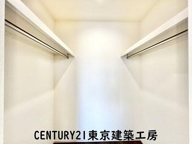 【施工例写真】便利なウォークインクローゼット付きで収納豊富。大切なお洋服も沢山保管できます。