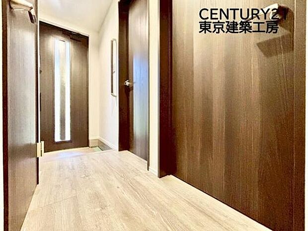 住まいの顔とも言われているのが玄関です。清潔感のある玄関は、それだけで住まい全体の印象を大幅にアップさせてくれます。気持ちよく利用することができるでしょう。