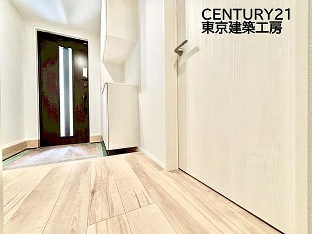 住まいの顔とも言われているのが玄関です。清潔感のある玄関は、それだけで住まい全体の印象を大幅にアップさせてくれます。気持ちよく利用することができるでしょう。