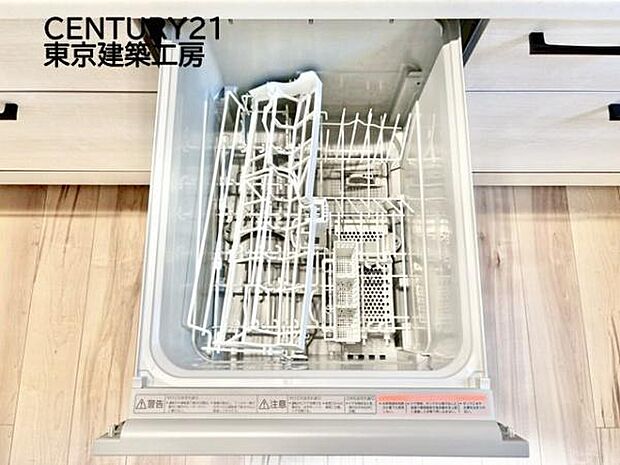 食洗機が標準装備のシステムキッチン。毎日の洗い物もらくらくで、家事の時短にもつながり忙しいママにも嬉しい優れものです。