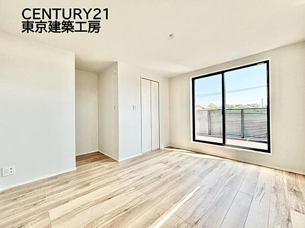 シンプルで清潔感のある洋室に仕上がっています。シンプルな洋室だからこそ、飽きることなく長く快適に過ごしていくことができるでしょう。