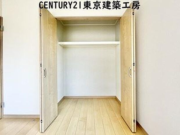 【施工例写真】ゆったりとした空間となるよう居室に収納スペースを用意し、快適にお過ごしいただけます♪