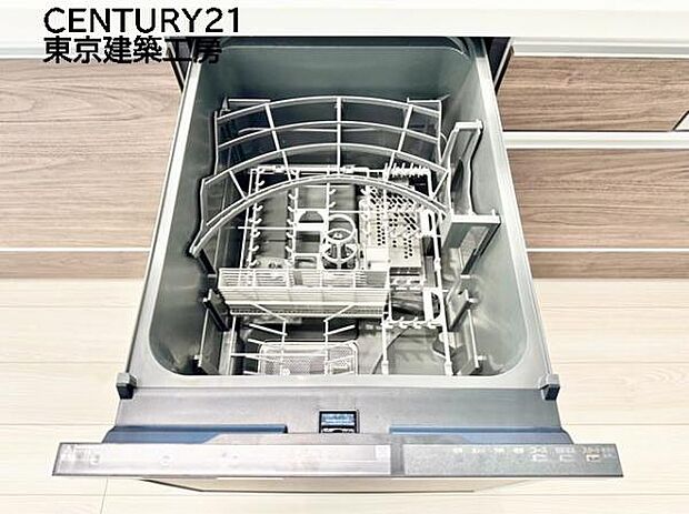 【施工例写真】食洗機が標準装備のシステムキッチン。毎日の洗い物もらくらくで、家事の時短にもつながり忙しいママにも嬉しい優れものです。