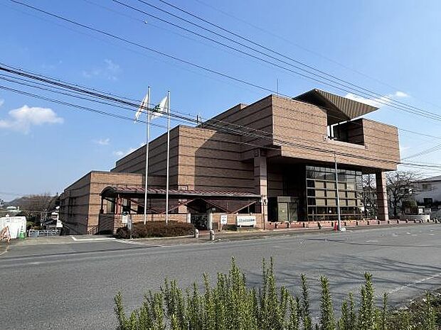 東松山市立図書館まで1210m