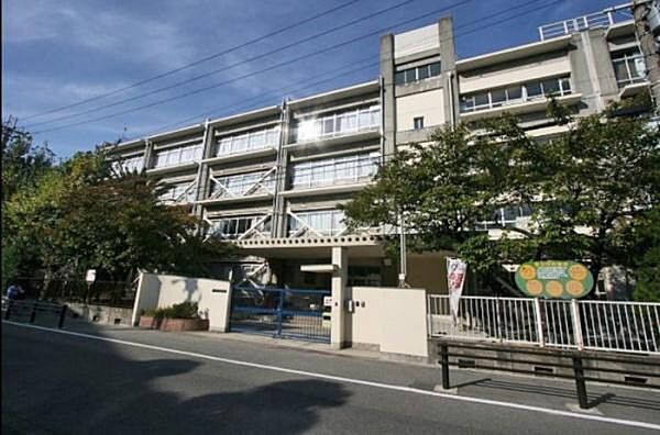 高石市立高石小学校まで400m