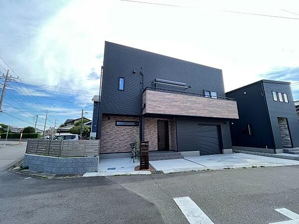 detached 茨城県牛久市栄町６丁目112-4
地図を見る