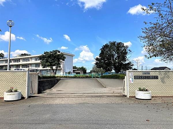 つくば市立茎崎第一小学校まで1049m