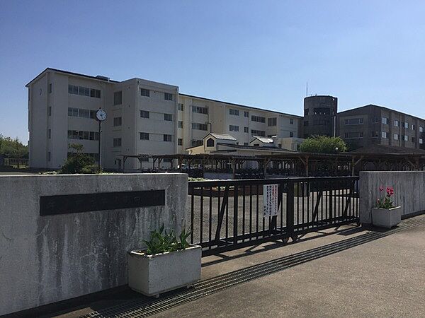 牛久市立牛久南中学校まで1247m