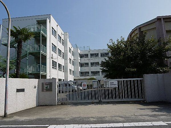 高槻市立冠小学校まで260m