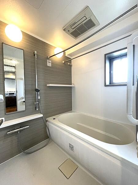 マンションでは珍しい浴室に窓付です。