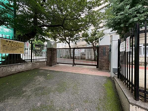 豊島区立駒込中学校まで556m