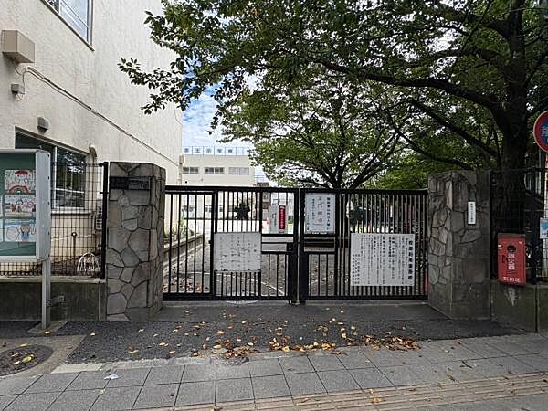 荒川区立赤土小学校まで641m