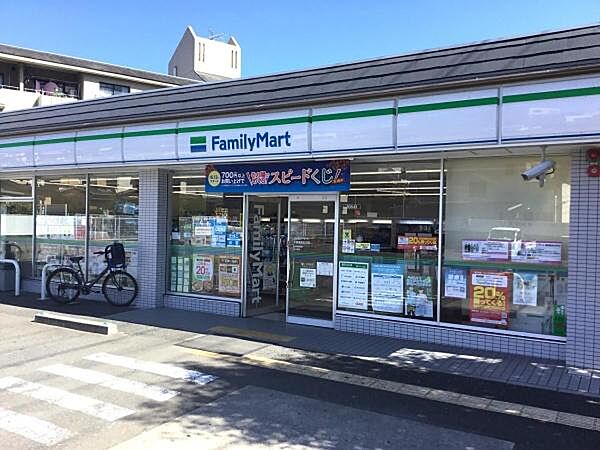 ファミリーマート京都嵯峨広沢店まで597m