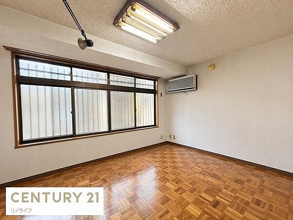 1F：6畳の洋室　一部AIによる加工を施しています。