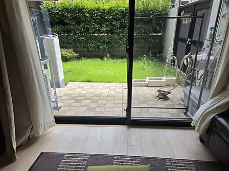 リビングからの専用庭