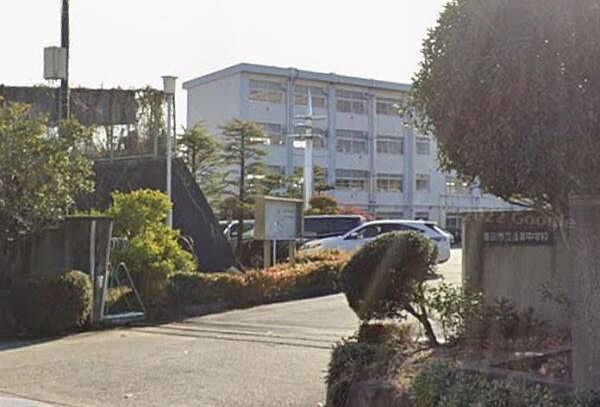 豊田市立逢妻中学校まで1825m