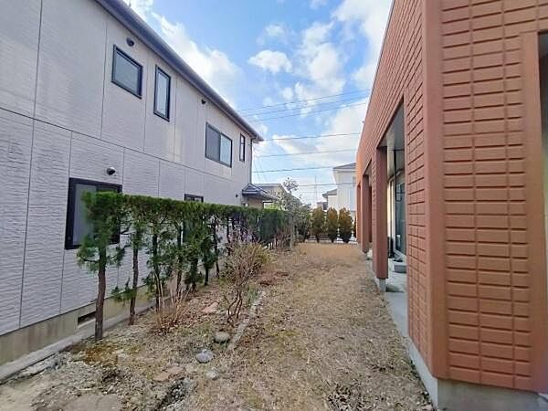 広いお庭でバーベキューやＤＩＹもおススメです。
