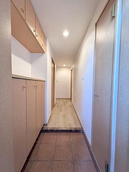 明るい雰囲気を感じる廊下