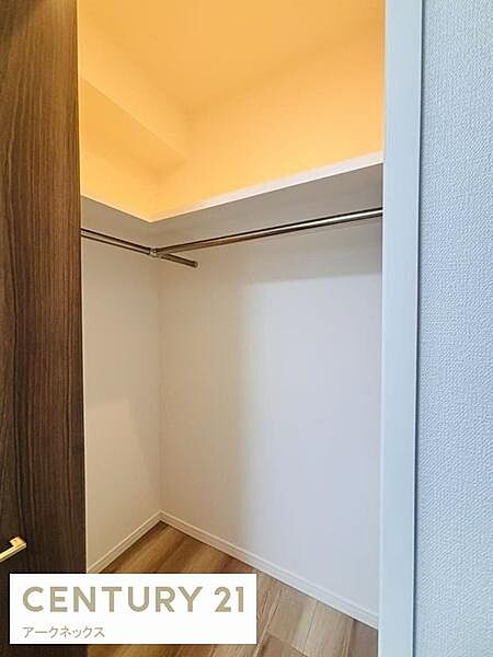 荷物が多くても安心のウォークインクローゼット