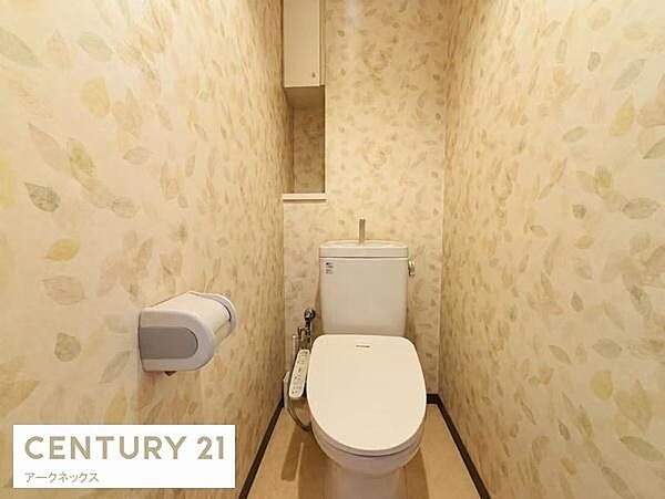 快適な温水洗浄機能付きトイレで、毎日をより清潔・快適に過ごせます。