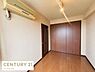 洋室：南西向きで日当たり良好。約6帖とは思えない、明るく心地よい空間です。