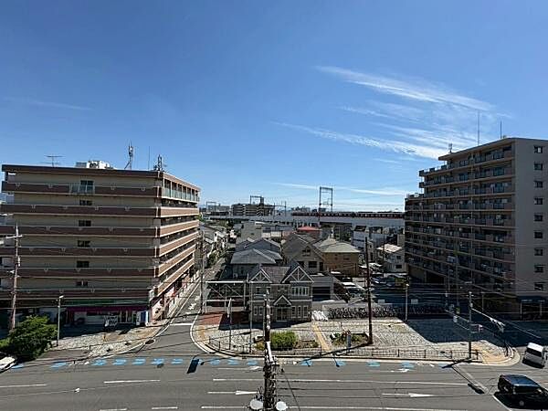 目の前には遮る物がなく眺望良好です