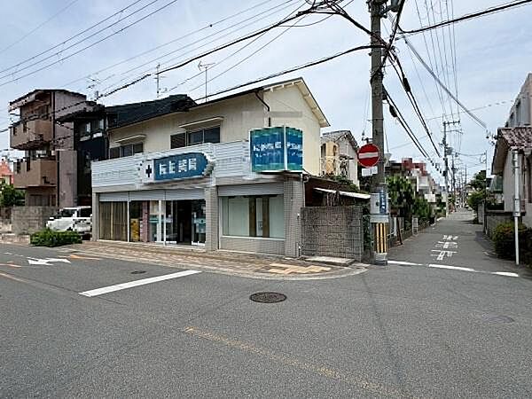 小学校・中学校は徒歩圏内！スーパーは徒歩4分の近さです