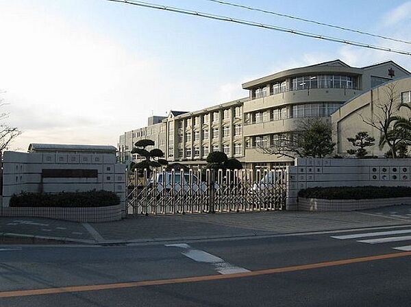 河南町立中学校まで1932m
