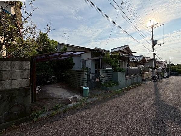 小学校は徒歩圏内でお子様の通学も安心
