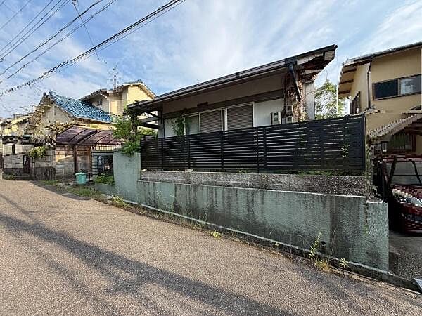 車通りの少ない閑静な住宅地です